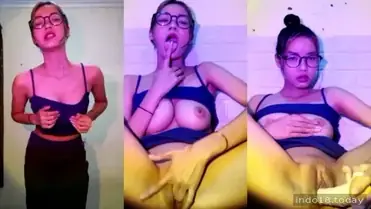 Cewek imut coli pake sextoy bikin nagih